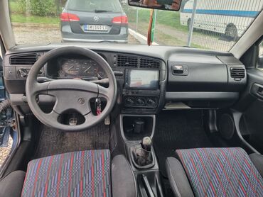 Volkswagen: Volkswagen Golf 3, hečbek sa 5 vrata. Na autu odradjena komplet — 13