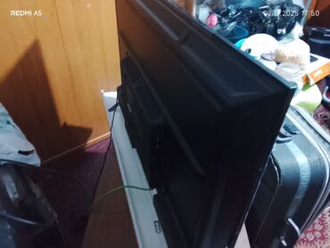 купить тв смарт 32: LED-телевизор с тонкими рамками и опорными ножками. Основные