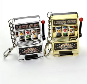 алтын бак: Брелки в виде игрового автомата Хорошие брелки на ключи рюкзаки и