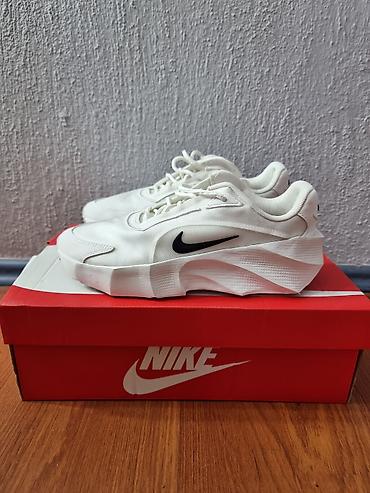 cvicke obuca: Nike Aura Edge zenske patike br.39 — 3