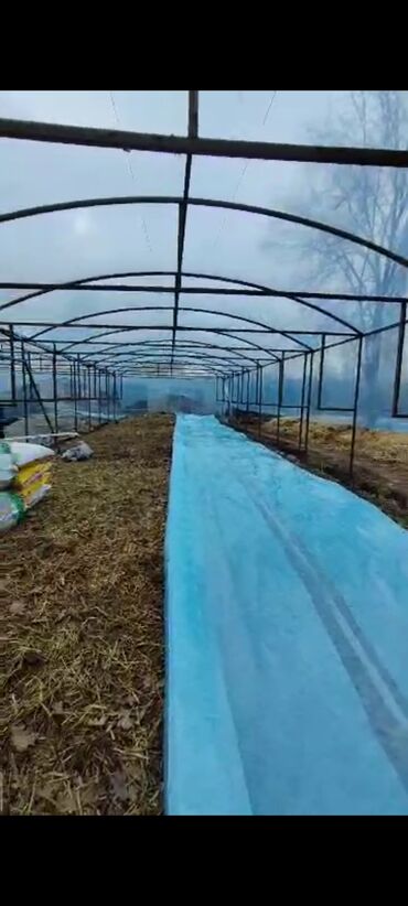 Теплицы: Прочный каркас для теплицы из металла. Конструкция состоит из арок — 15