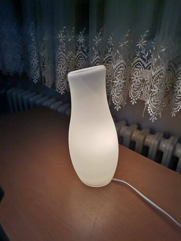simpo komode i vitrine: Stona lampa