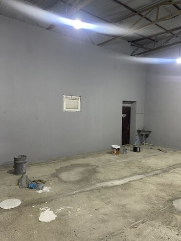 Kommersiya daşınmaz əmlakının satışı: Bu, geniş və işıqlı bir kommersiya sahəsidir. İstehsal, anbar və ya