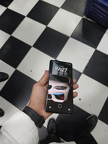 philips xenium 9@9z: Xiaomi 13 Pro, 256 GB — 8