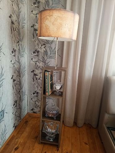 Torşerlər: Məhsul: Raflı döşəmə lampası - Dizayn: Üst hissədə xəritə temalı, bej — 1