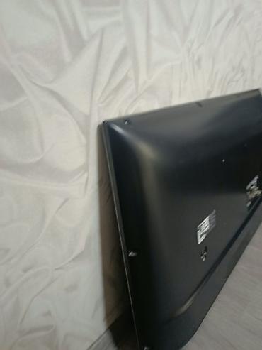 tv stick: LG LED televizor, təxminən 42–47 düym ekran ölçüsü. Nazik gümüş — 7