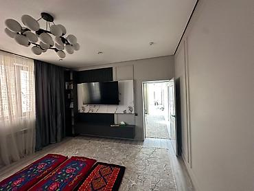 Продажа коттеджей и домов: Просторная кухня‑гостиная и комната с современным ремонтом. Кухня: - — 11