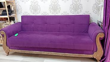 Divanlar: Bənövşəyi rəngli, 4 neferlik yumşaq divan. - Ölçü təxmini: ümumi — 1
