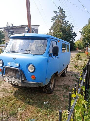 куплю машину недорого бу: Синий полноприводный минивэн УАЗ 4x4