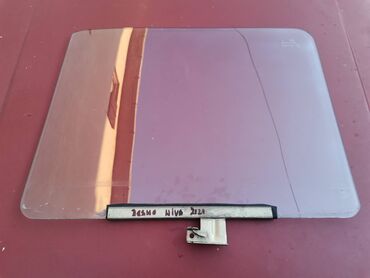 Auto delovi: Staklo desnih vrata Lada 2121 Niva. Polovno, ocuvano. Originaalno — 2