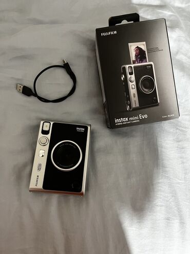 фоны для фото: FUJIFILM Instax mini Evo — гибридная моментальная камера (цвет