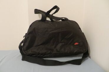 sportska torba za devojcice: Nike sportska torba srednej velicine, za kraca putovanja, trening