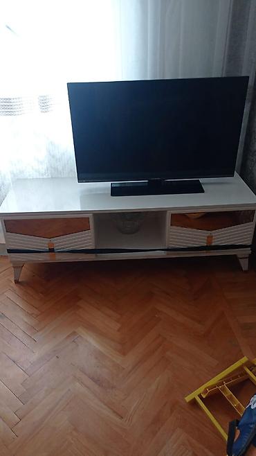 perla tv stend: Yeni, Düz TV altlığı, Polkalı — 1