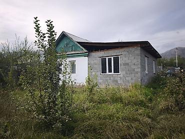 Продажа коттеджей и домов: Продаётся земельный участок с жилым домом в сельской местности. или — 11