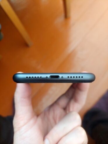 Apple iPhone: IPhone 11, 128 GB, Qara — 9