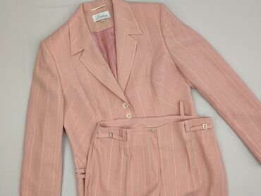 Класичний костюм жіночий, розмір S