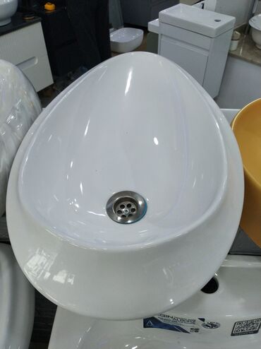 мойдодыр купить недорого: Masaüstü lavabo – oval formalı, parlaq ağ keramika. Xüsusiyyətlər: -