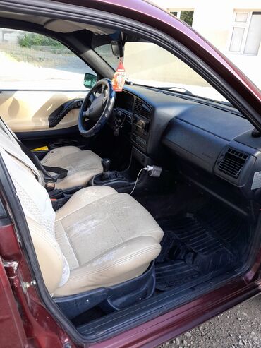 Volkswagen Passat: 1994 г., 2 л, Механика, Бензин, Универсал