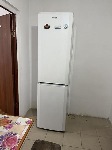 Долгосрочная аренда комнат: Сдается простая меблированная комната с отдельной кухней. Планировка — 3