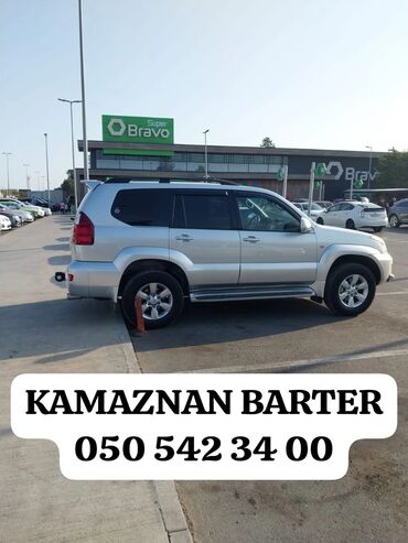 xirdalan heyet evi type 1: Toyota Land Cruiser Prado (J120) – gümüşü rəngdə, 5 qapılı SUV