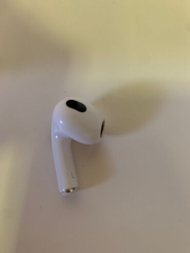 airpods qutusu: Airpods 3 sol qulaqcigi ideal veziyetdedir tecili satiram
