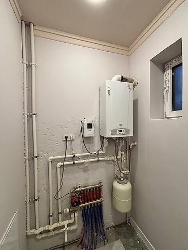 Фасадные работы: Современный двухэтажный дом в классическом стиле с подсветкой фасада и — 7