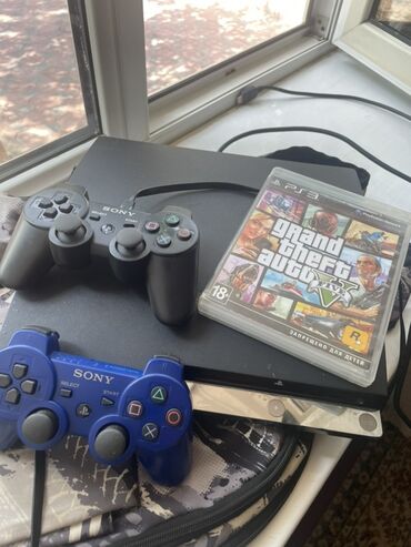 купить игры бу на ps4: Игровая консоль Sony PlayStation 3 в черном цвете. В комплекте два