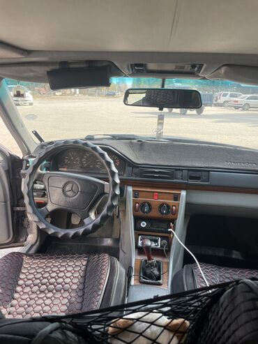 Mercedes-Benz: Mercedes-Benz E-Class: 1993 г., 2 л, Механика, Бензин, Седан — 6