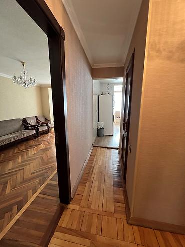 ərazi: Bakı, Yasamal, 3 otaqlı, Köhnə tikili, m. İnşaatçılar, 77 kv. m — 4