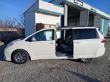 таета сиена 2021: Toyota Sienna: 2020 г., Минивэн — 3