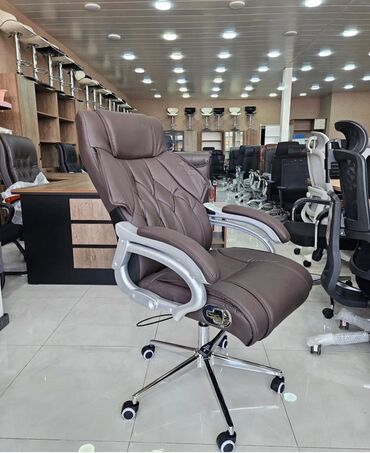 декоративная мебель: С колесиками, Рукояти не регулируются, Кожзаменитель