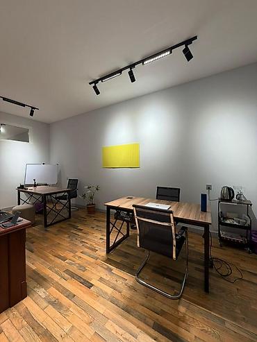 взять офис в аренду: İcarəyə verilir 1 otaqlı ofis 30 m², Nizami m. Daha 7 şəklə bax — 4
