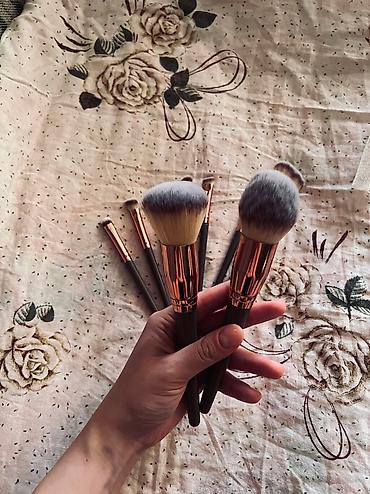 Косметика: Продается набор кистей для макияжа.Если покупаете 2 набора цена 1500 — 12