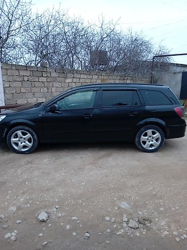 Opel: Opel Astra H Caravan (Universal) – qara rəng, salon və yük yeri geniş — 6