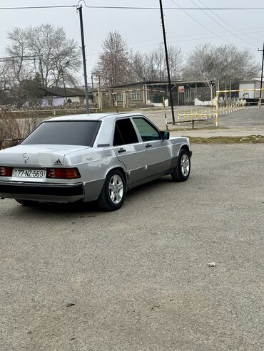 Mercedes-Benz: Mercedes-Benz 190: 2 l | 1990 il Sedan