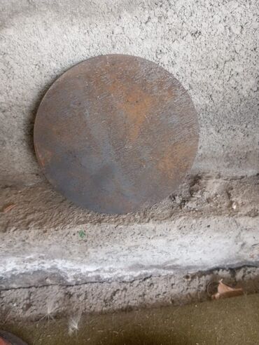 срочно продаю в связи с переездом: Блины железные для штанги или тренажёра (отверстие посередине нужно