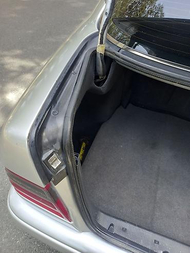 Mercedes-Benz: Mercedes-Benz E-Class: 2 l | 1997 il Sedan — 8