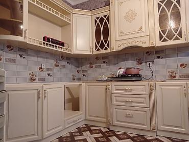 Mənzillər: Kirayə 3 otaqlı mənzil, giriş kalidor 6kv, holl 8kv studiya zal — 6