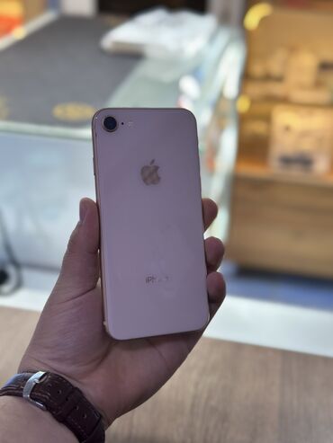 телефон ретро: IPhone 8, Б/у, 64 ГБ, Золотой, Чехол, Кабель, В рассрочку, 98 %