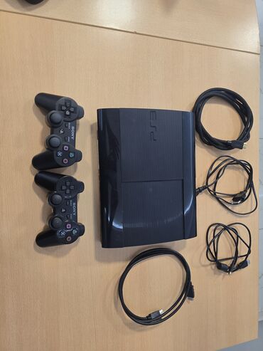 playstation 3 joystick: Playstation 3 slim. 1TB 2 eded original dualshock joystick. icinde