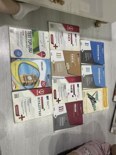 Məktəb çantaları: Kitab deyerleri 6-8 azn dır 3-5 azn satılır