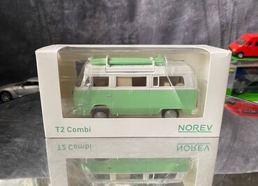 квартиры дуплекс: Коллекционная модель Volkswagen T2B camper Van light Green 1962