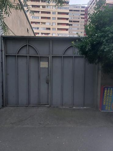 bak metal: Darvaza
Dəmir darvaza
Qalın dəmirdi. 
Eni 3.50
Uzunluğu 2.60 — 1
