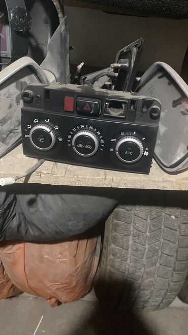 Другие автозапчасти: Продам запчасти на Тойота ист 2002 года Заглушки для бампера родной