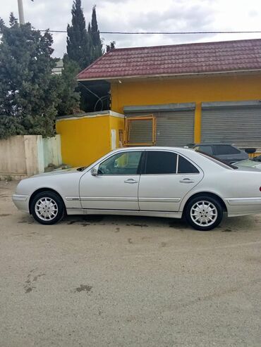 Avtomobil satışı: Maşın ideal vəziyyətdədir Zavod maşındır Dəyişəni vuruğu udarı olmayıb
