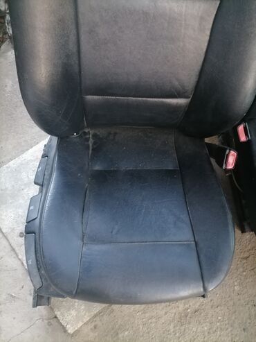 Auto delovi: Dva crna prednja auto sedišta presvučena kožom, pogodna za zamenu ili na lalafo.rs — 5 Auto delovi: Dva crna prednja auto sedišta presvučena kožom, pogodna za zamenu ili — 5