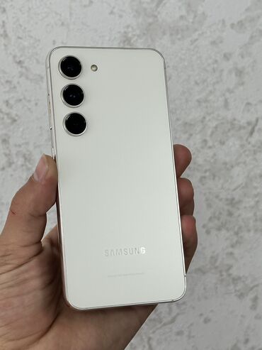 рассрочка самсунг: Samsung Galaxy S23, Б/у, 256 ГБ, цвет - Белый, 1 SIM, eSIM