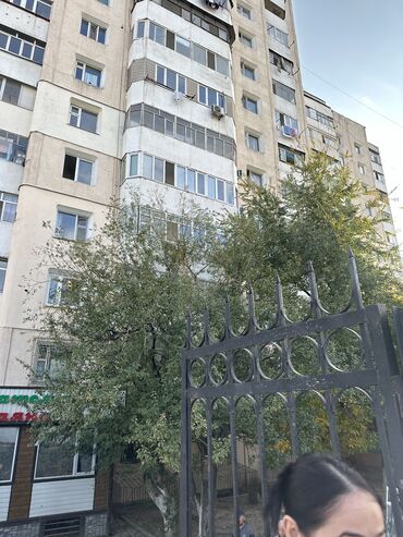 квартира сдаю ошский рынок: 1 комната, 35 м², Индивидуалка, 2 этаж, Старый ремонт