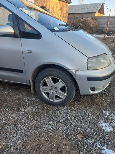 фольксваген 2008 года: Volkswagen Suran: 2001 г., 1.8 л, Механика, Бензин, Универсал