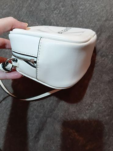 tasna za laptop: Calvin Klein Jeans ženska crossbody torbica sa malim oštecenjem ide — 5